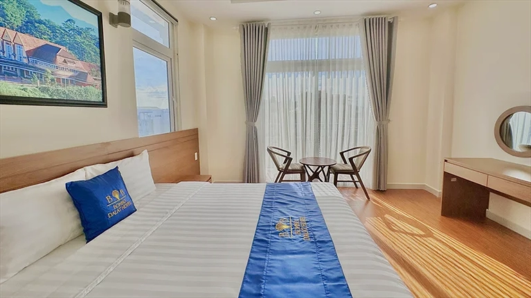 Hạng phòng Superior Urban View, có ban công