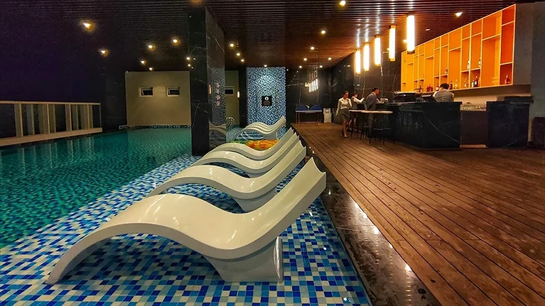 Quang cảnh hồ bơi