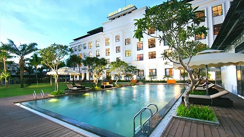 Quang cảnh khách sạn nhìn từ bên ngoài