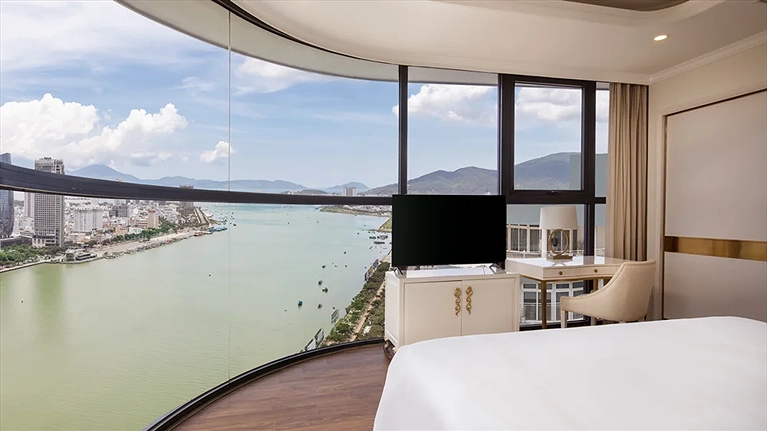 Suite Panoramic River View