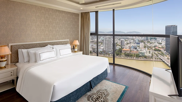 Suite Panoramic River View