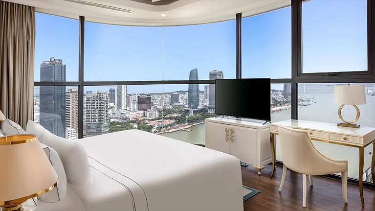 Suite Panoramic River View