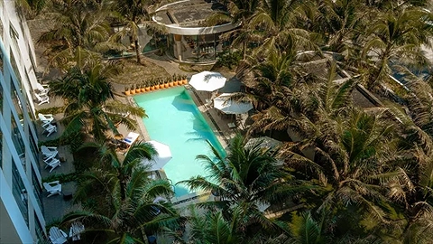 Hồ bơi ngoài trời