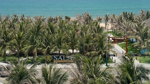 Khu vực nhà hàng và quán bar của khách sạn bên cạnh bãi biển