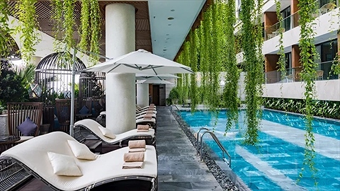 Hồ bơi ngoài trời