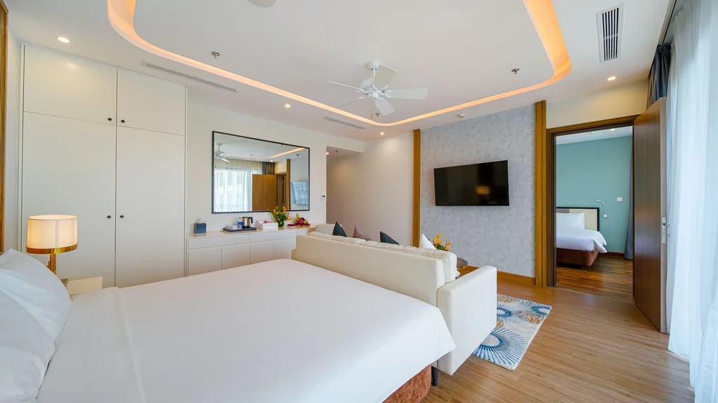 Connecting Room