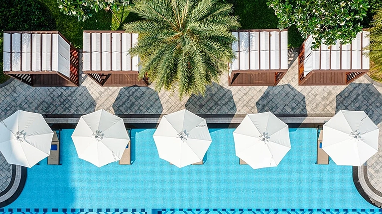 Hồ bơi ngoài trời