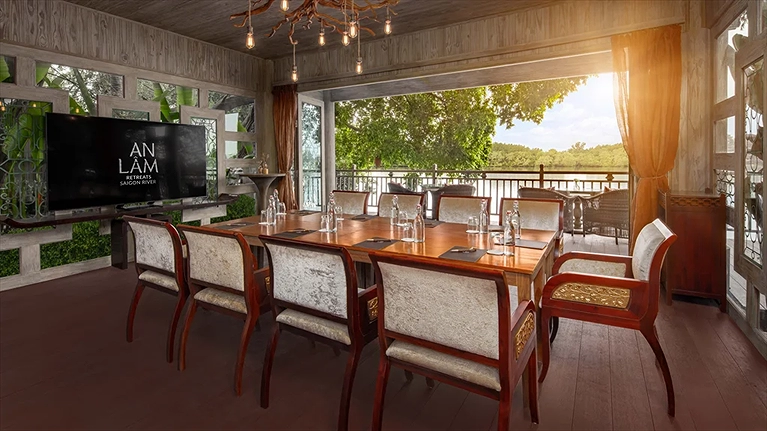 Phòng họp Lâm's Corner