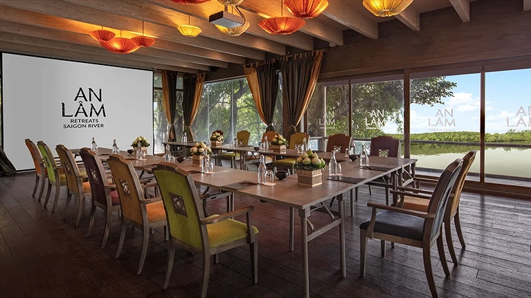 Phòng họp Lục Bình