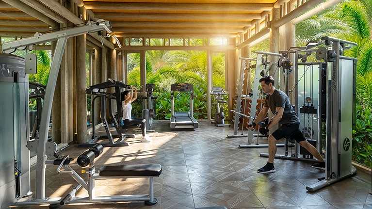 Phòng tập thể dục với thiết bị hiện đại