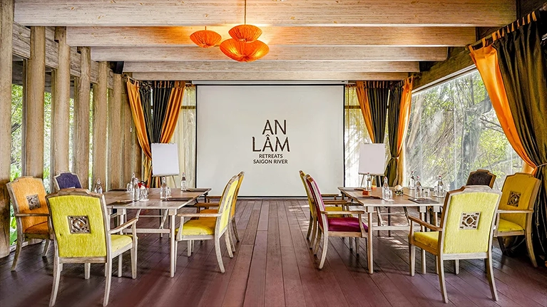 Phòng họp Lục Bình