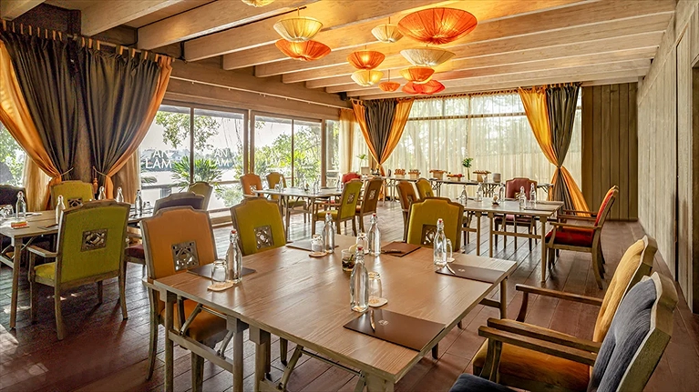 Phòng họp Lục Bình