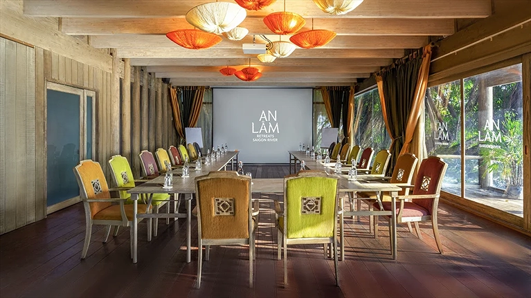 Phòng họp Lục Bình