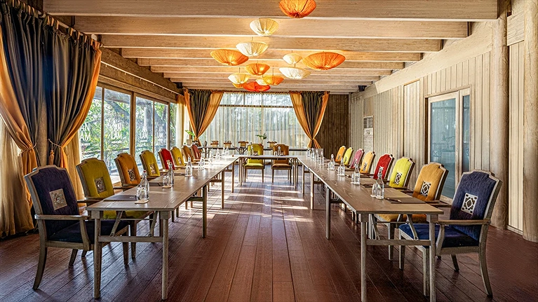 Phòng họp Lục Bình