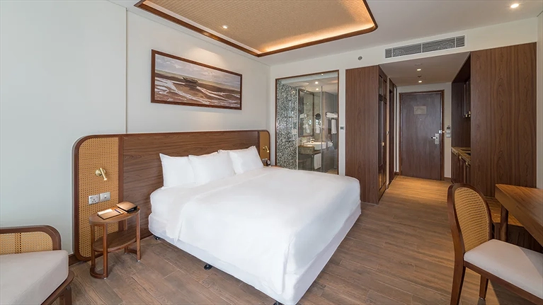 Deluxe King or Twin With Balcony