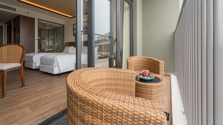 Deluxe King or Twin With Balcony