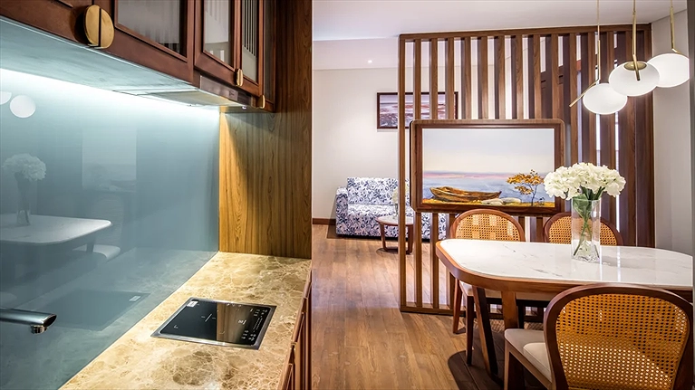 Executive Deluxe With Living Room