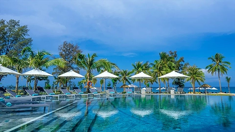 Quang cảnh hồ bơi