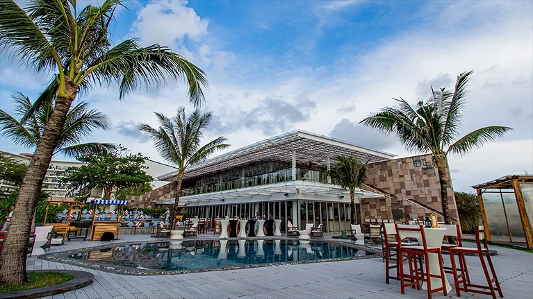 Nhà hàng Ola Beach Club