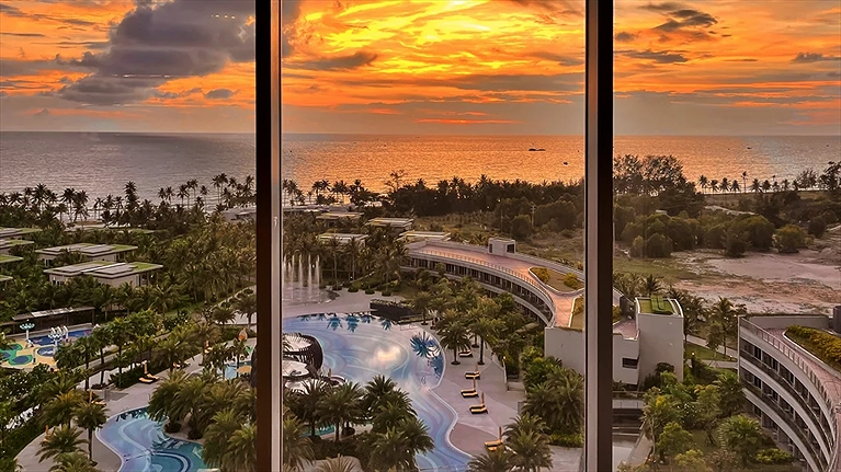 Tầm nhìn từ nhà hàng Mad Cow Wine & Grill