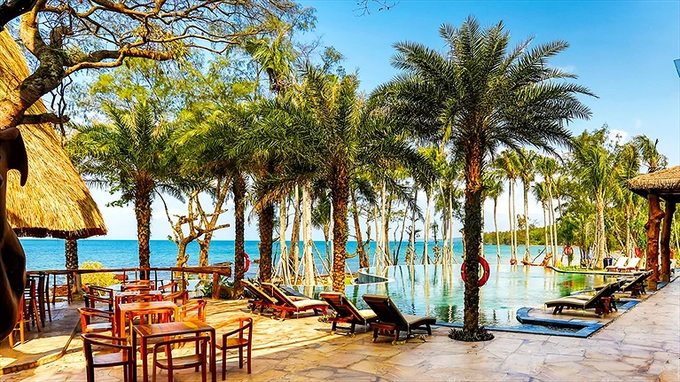 Hồ bơi ngoài trời