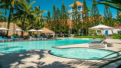 Hồ bơi ngoài trời