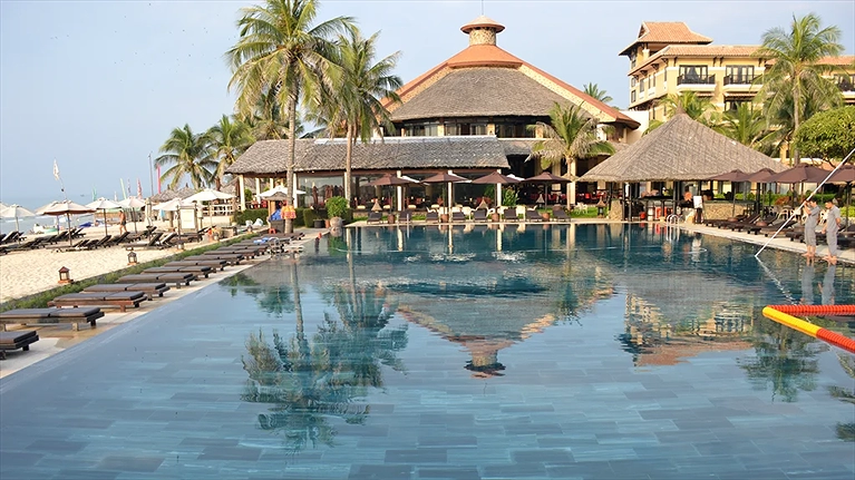 Hồ bơi ngoài trời