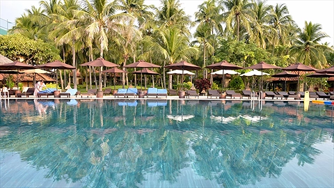 Hồ bơi ngoài trời