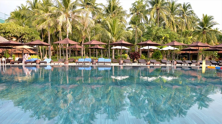 Hồ bơi ngoài trời