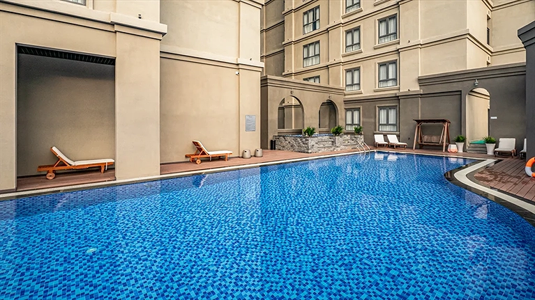 Quang cảnh hồ bơi ngoài trời