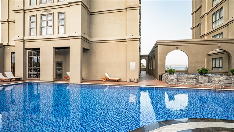 Quang cảnh hồ bơi ngoài trời