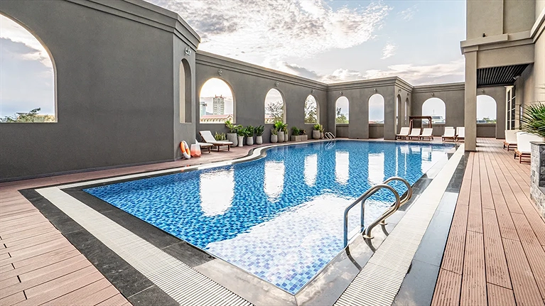 Quang cảnh hồ bơi ngoài trời