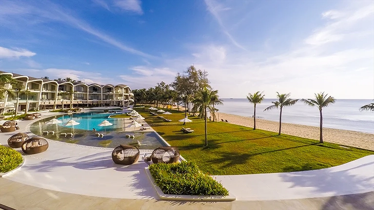 Khu vực hồ bơi ngoài trời