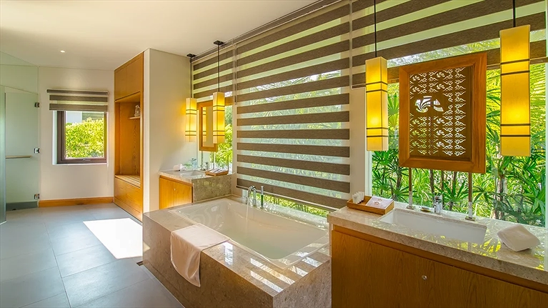 Luxury Villa Poolside