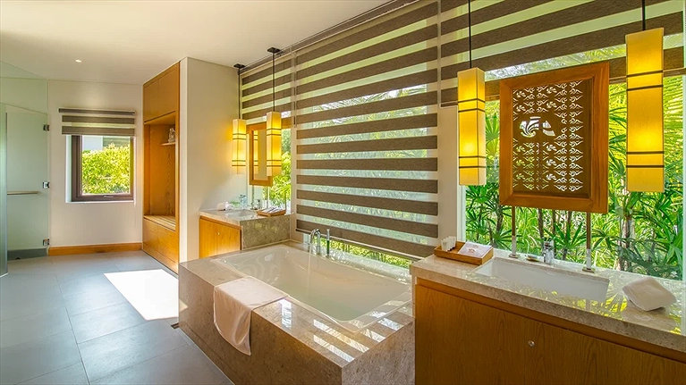 Luxury Villa Garden View