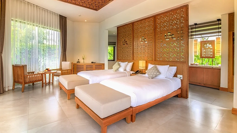 Luxury Villa Garden View