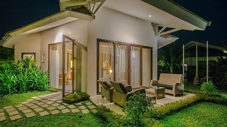 Luxury Villa Garden View
