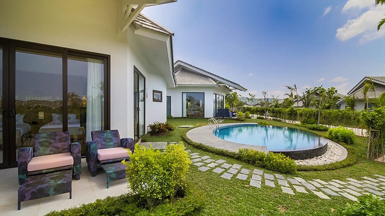 Luxury Villa Poolside