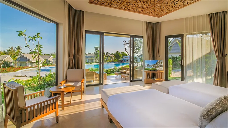 Luxury Villa Poolside