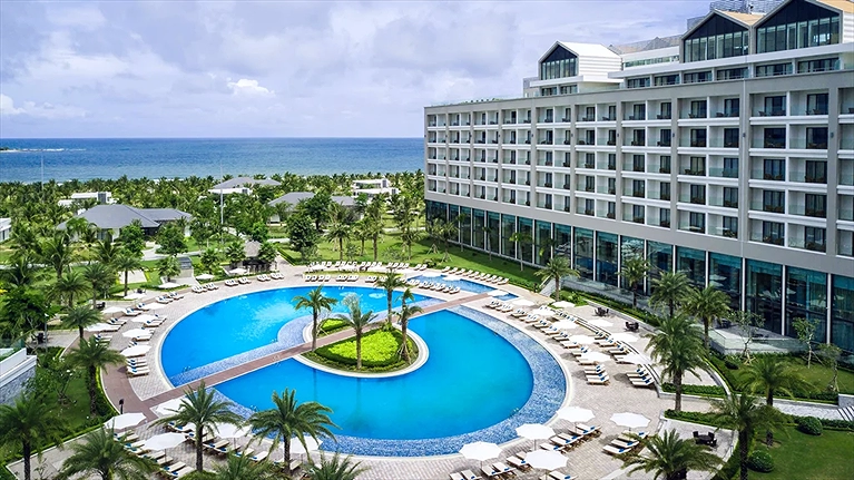 Khu vực hồ bơi ngoài trời