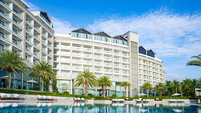 Khu vực hồ bơi ngoài trời