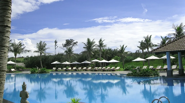 Khu vực hồ bơi ngoài trời