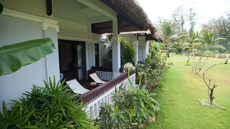 Bungalow Garden View