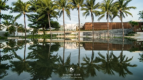 Hồ bơi ngoài trời