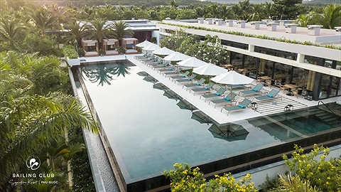 Hồ bơi ngoài trời