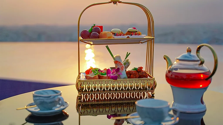 Tận hưởng trà chiều tại Sky One Bar & Lounge