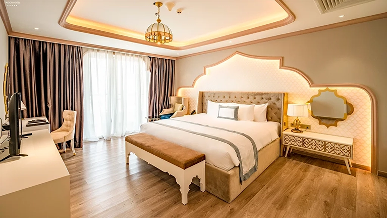 La Vela Club Lounge Suite Room