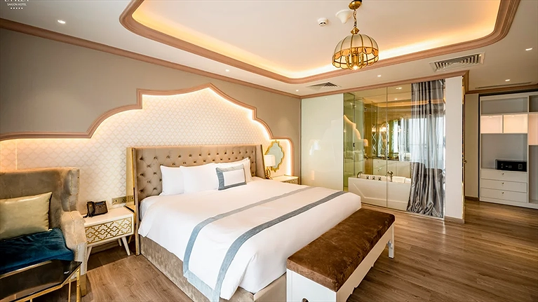 La Vela Club Lounge Suite Room