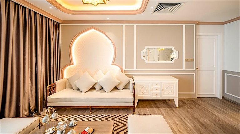 La Vela Club Lounge Suite Room