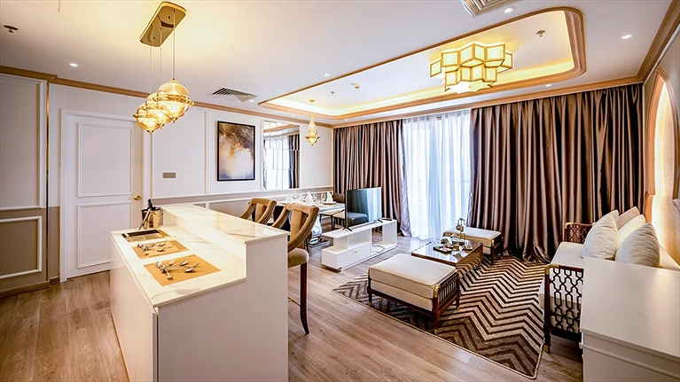 La Vela Club Lounge Suite Room